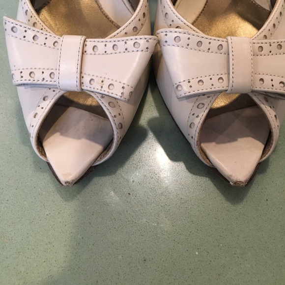 BCBG Max Azeria cream sling back pump. Size 7.5. - Picture 3 of 9